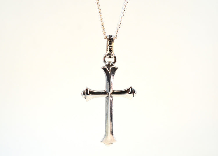 Gothic Oorbellen Met Een Zilverkleurig Crucifix main image 1